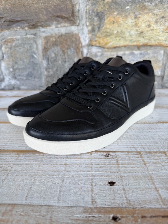 Vionic Shoes - Vionic Elise Women’s Black Low-Top casual comfort Sneakers with White Sole-NWT